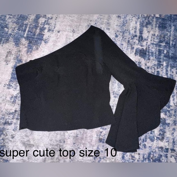 Tops - 💕One shoulder boutique top in black size 10
